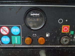 KOMPRESOR-DOOSAN-7-51-5-10m3-2014r-Wydajnosc-efektywna-5-1-l-min