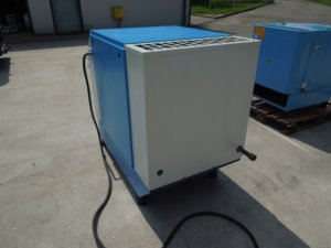 KOMPRESOR-SRUBOWY-ALUP-SCK-26-10-18-5Kw-2-75m3-min-Zawiera-baterie-nie