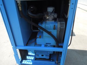 SPREZARKA-SRUBOWA-BOGE-C30-22KW-3-20m3-min-2012r-Marka-Boge