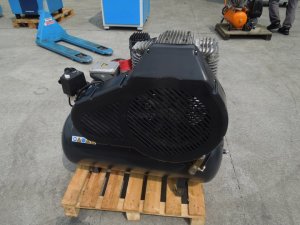 SPREZARKA-TLOKOWA-AEROTEC-4Kw-600L-min-2015r-Zawiera-baterie-nie