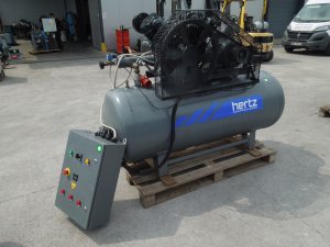 SPREZARKA-TLOKOWA-HERTZ-7-5Kw-956L-min-500L-2022r-10BAR-Moc-7-5-kW