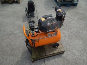 SPREZARKA-TLOKOWA-BUDOWLANA-KAESER-1-5Kw-210L-min