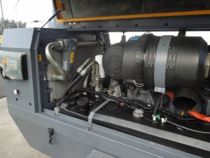 Kompresor-przewozny-ATLAS-COPCO-XAHS186-maszyna-z-chlodnica-koncowa-Cisnienie-maksymalne-10-bar