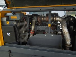 Kompresor-przewozny-ATLAS-COPCO-XAHS186-maszyna-z-chlodnica-koncowa-Pojemnosc-zbiornika-200-l