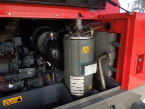 Kompresor-przewozny-ATLAS-COPCO-XAHS186-maszyna-z-chlodnica-koncowa-Model-XAHS186