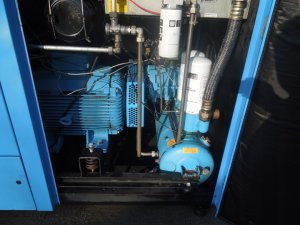 SPREZARKA-SRUBOWA-BOGE-S75-55KW-8m3-min-Marka-Boge