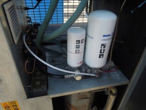 SPREZARKA-SRUBOWA-ATLAS-COPCO-GA18VSDFF-18-5Kw-FALOWNIK-OSUSZACZ-2013r-Model-Atlas-Copco-GA18VSDFF